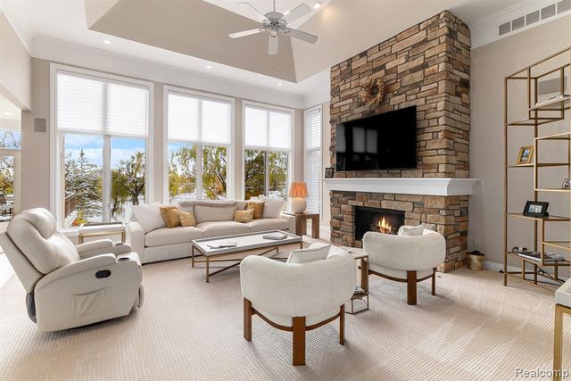 6997 Oakhurst Ridge Road, Clarkston, MI 48348