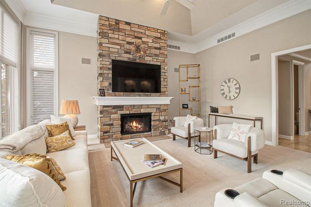 6997 Oakhurst Ridge Road, Clarkston, MI 48348