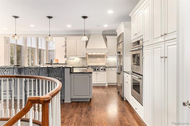 6997 Oakhurst Ridge Road, Clarkston, MI 48348