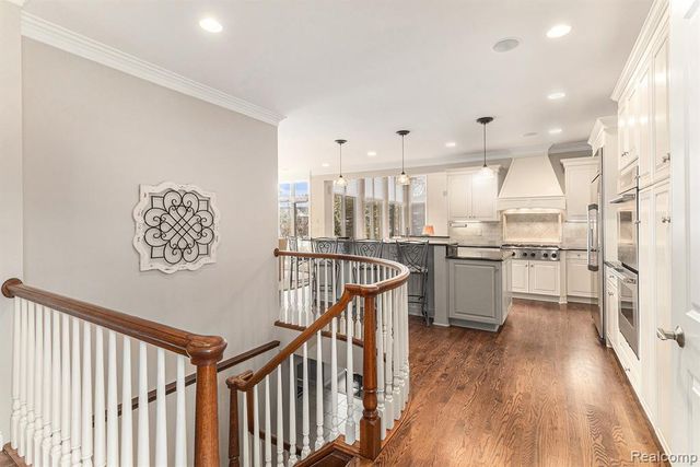 6997 Oakhurst Ridge Road, Clarkston, MI 48348