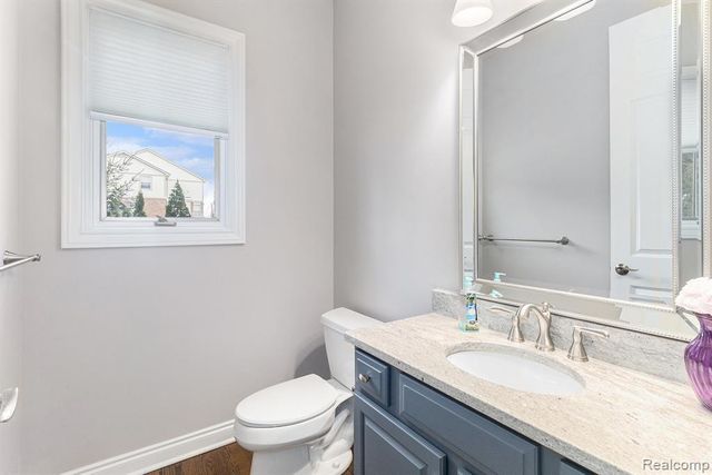 6997 Oakhurst Ridge Road, Clarkston, MI 48348