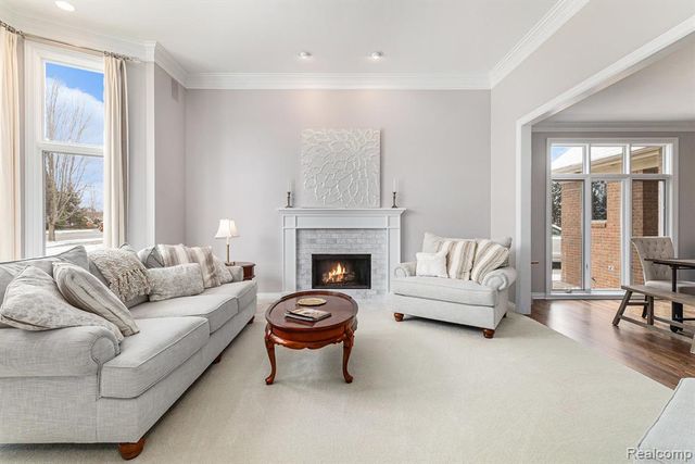 6997 Oakhurst Ridge Road, Clarkston, MI 48348