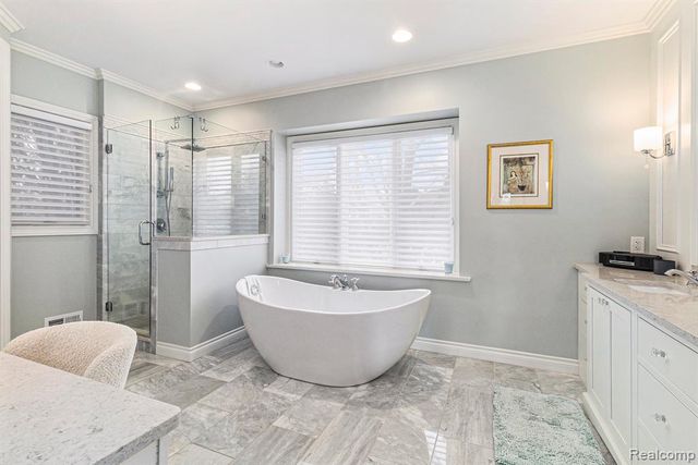 6997 Oakhurst Ridge Road, Clarkston, MI 48348