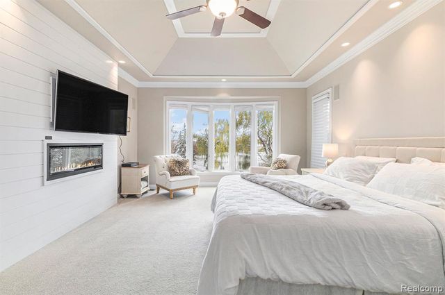 6997 Oakhurst Ridge Road, Clarkston, MI 48348