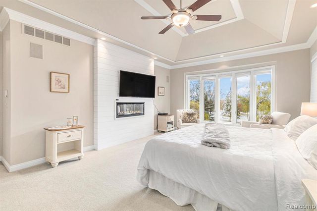 6997 Oakhurst Ridge Road, Clarkston, MI 48348