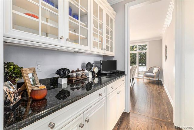 6997 Oakhurst Ridge Road, Clarkston, MI 48348