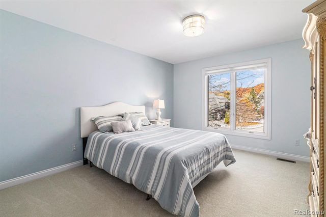 6997 Oakhurst Ridge Road, Clarkston, MI 48348