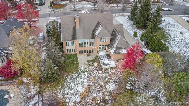 6997 Oakhurst Ridge Road, Clarkston, MI 48348