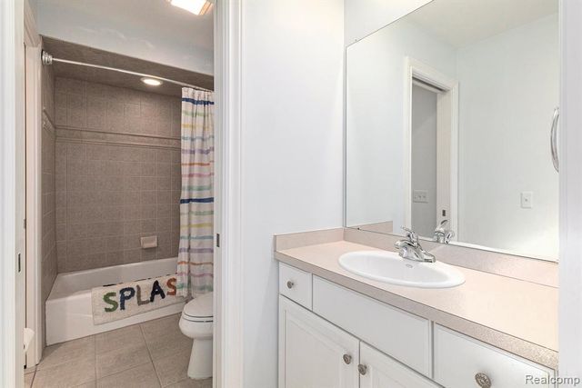 6997 Oakhurst Ridge Road, Clarkston, MI 48348