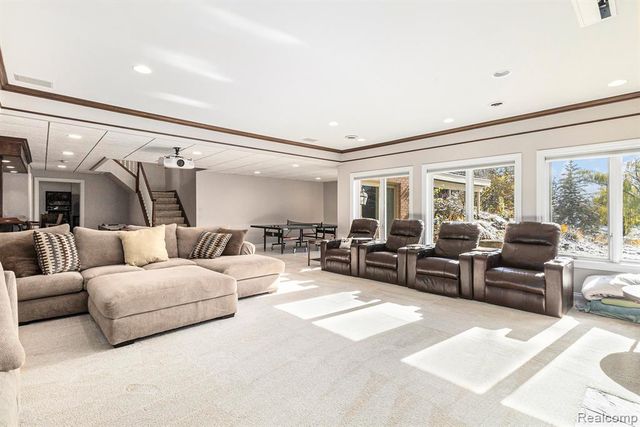 6997 Oakhurst Ridge Road, Clarkston, MI 48348