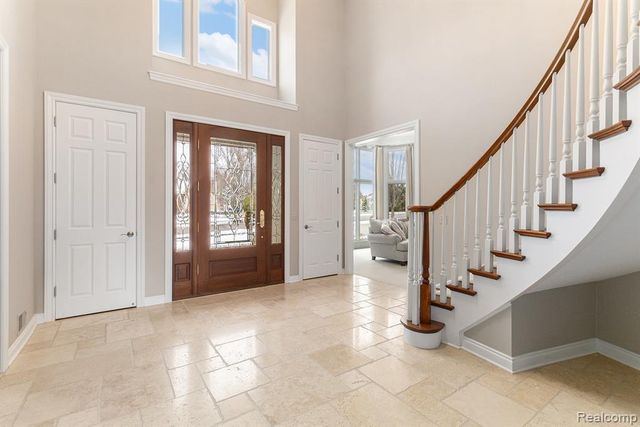 6997 Oakhurst Ridge Road, Clarkston, MI 48348