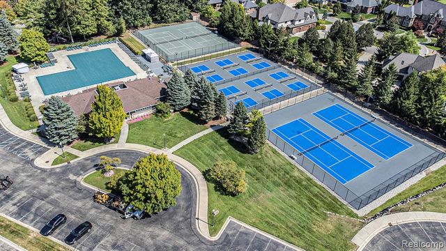 6997 Oakhurst Ridge Road, Clarkston, MI 48348