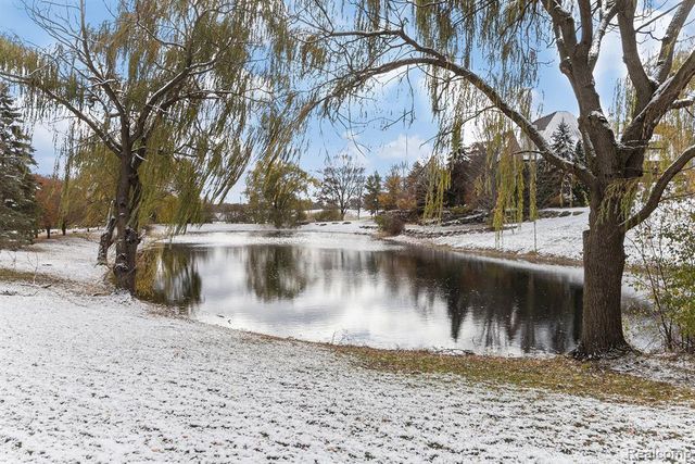6997 Oakhurst Ridge Road, Clarkston, MI 48348