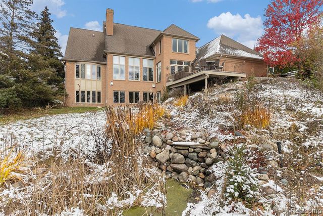 6997 Oakhurst Ridge Road, Clarkston, MI 48348