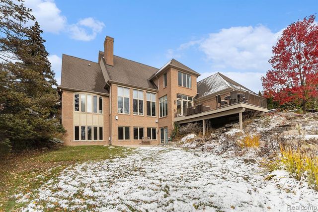 6997 Oakhurst Ridge Road, Clarkston, MI 48348