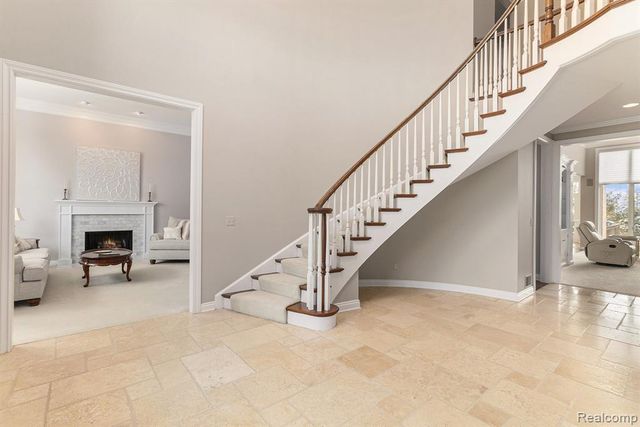 6997 Oakhurst Ridge Road, Clarkston, MI 48348