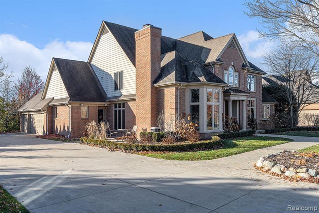 6997 Oakhurst Ridge Road, Clarkston, MI 48348