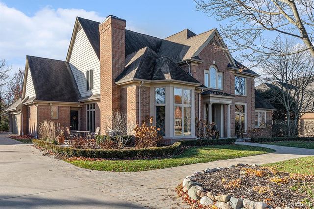 6997 Oakhurst Ridge Road, Clarkston, MI 48348