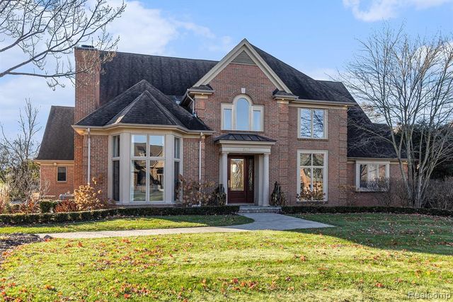 6997 Oakhurst Ridge Road, Clarkston, MI 48348