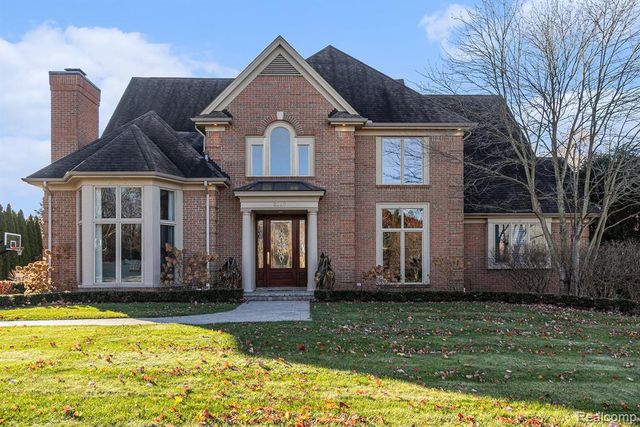 6997 Oakhurst Ridge Road, Clarkston, MI 48348