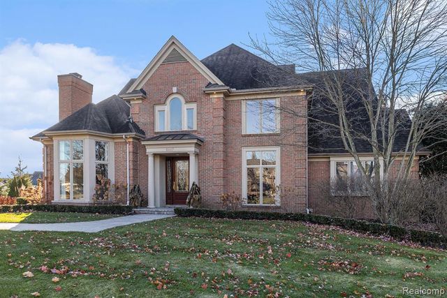 6997 Oakhurst Ridge Road, Clarkston, MI 48348