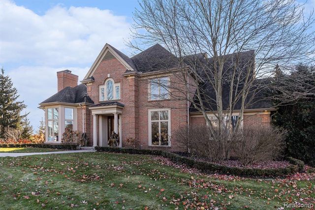 6997 Oakhurst Ridge Road, Clarkston, MI 48348