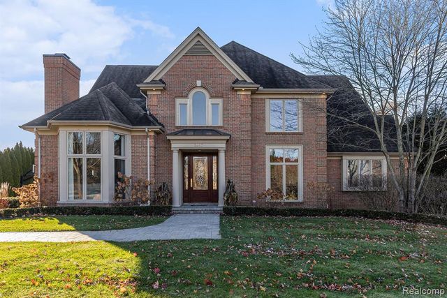 6997 Oakhurst Ridge Road, Clarkston, MI 48348