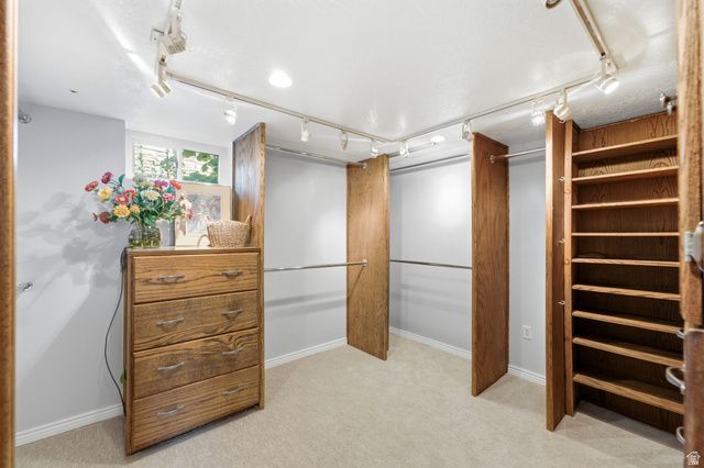 6259 S BOXWOOD RD, Holladay, UT 84121
