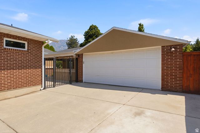 6259 S BOXWOOD RD, Holladay, UT 84121