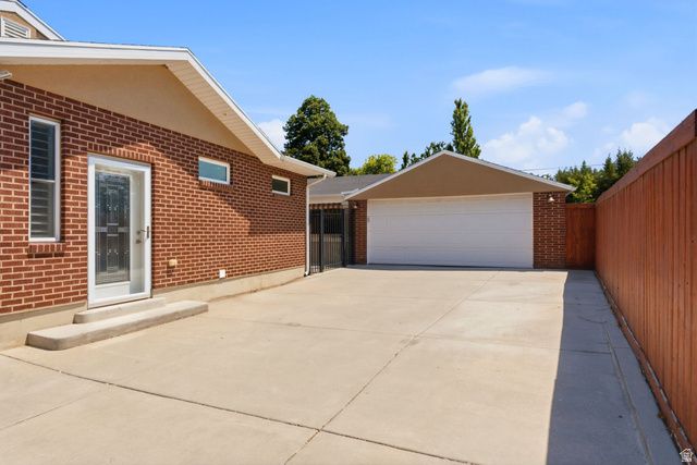 6259 S BOXWOOD RD, Holladay, UT 84121