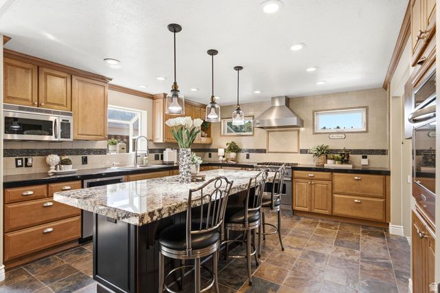 6259 S BOXWOOD RD, Holladay, UT 84121