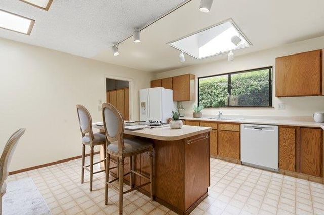 425 Exeter Place, Marina, CA 93933