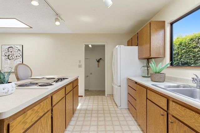 425 Exeter Place, Marina, CA 93933