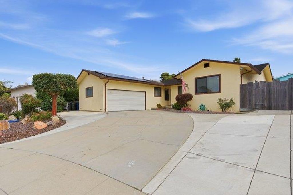 425 Exeter Place, Marina, CA 93933