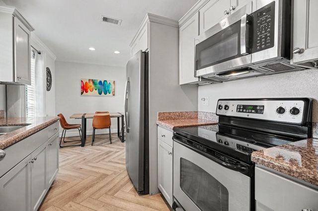 7000 Seawall Boulevard 634, Galveston, TX 77551