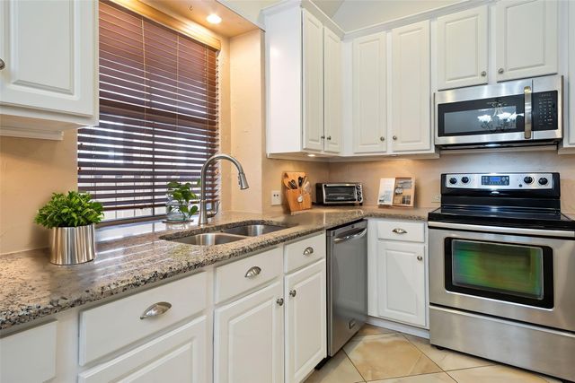 6048 Cypress Cove Drive, The Colony, TX 75056