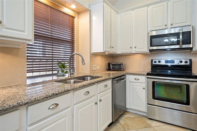 6048 Cypress Cove Drive, The Colony, TX 75056