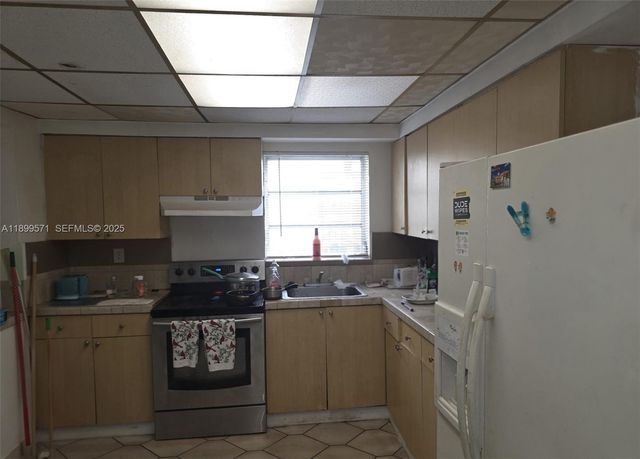 250 NW 63rd Ct, Miami, FL 33126