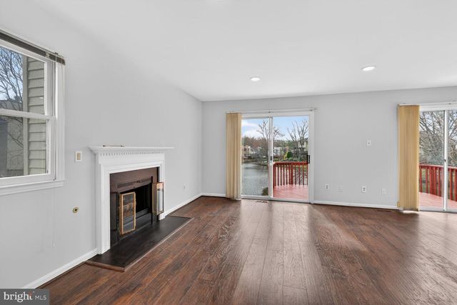 7108 LAKE COVE DR, Alexandria, VA 22315