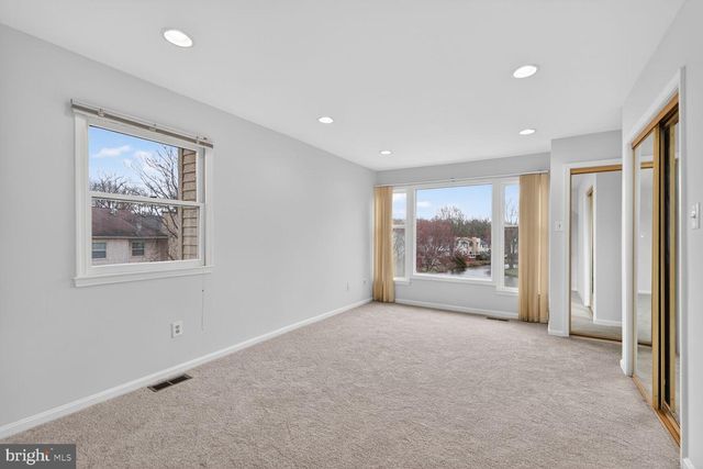 7108 LAKE COVE DR, Alexandria, VA 22315