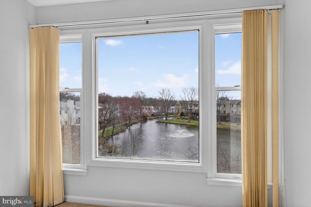 7108 LAKE COVE DR, Alexandria, VA 22315