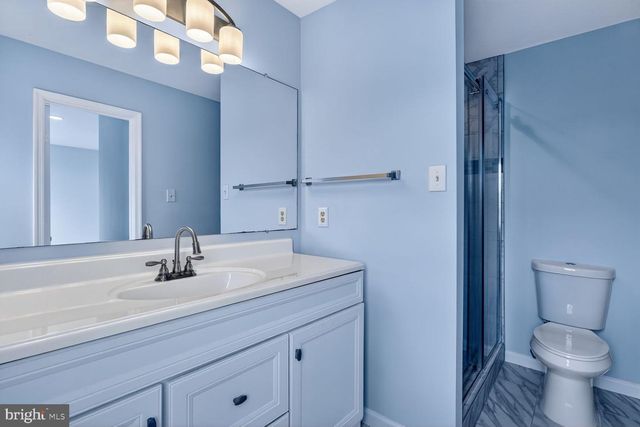 7108 LAKE COVE DR, Alexandria, VA 22315