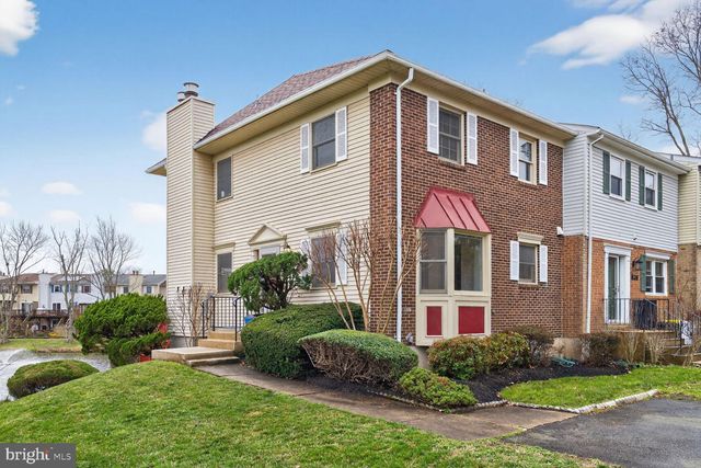 7108 LAKE COVE DR, Alexandria, VA 22315