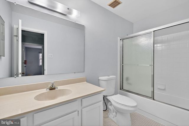 7108 LAKE COVE DR, Alexandria, VA 22315