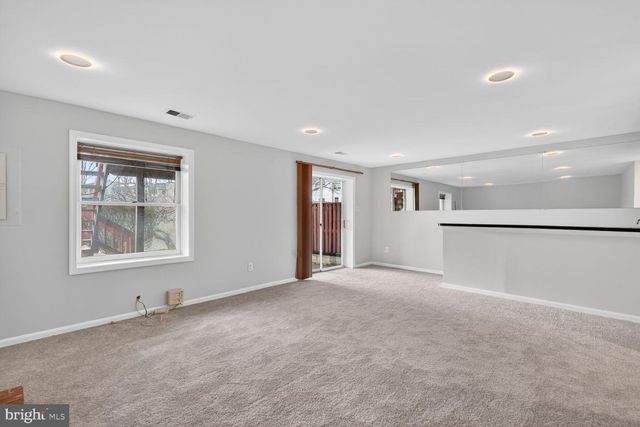 7108 LAKE COVE DR, Alexandria, VA 22315