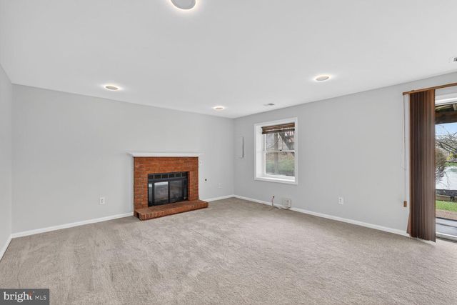 7108 LAKE COVE DR, Alexandria, VA 22315