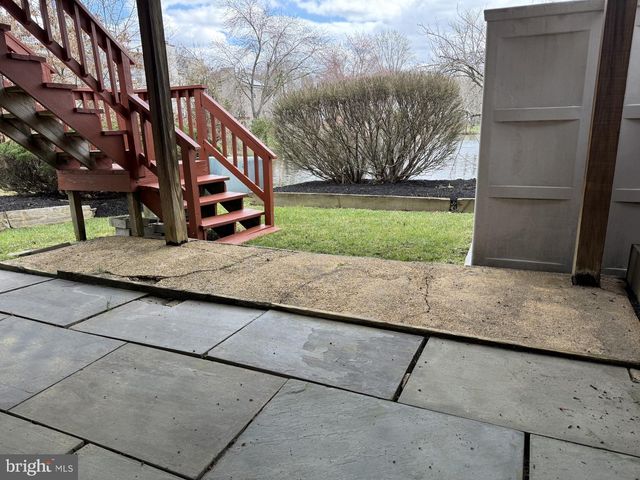 7108 LAKE COVE DR, Alexandria, VA 22315