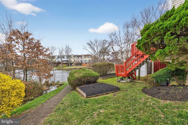 7108 LAKE COVE DR, Alexandria, VA 22315