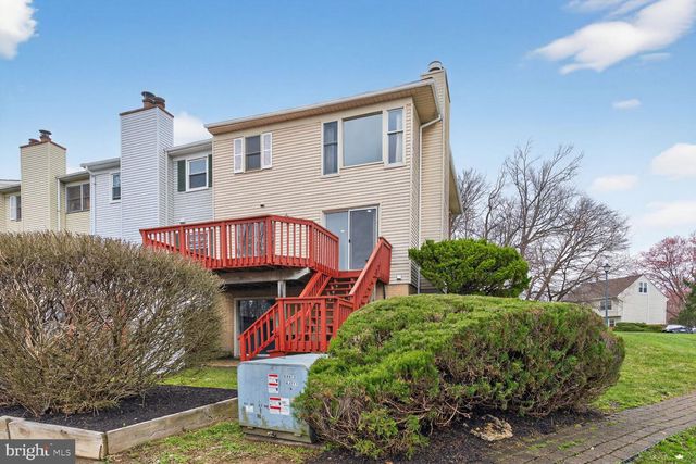 7108 LAKE COVE DR, Alexandria, VA 22315