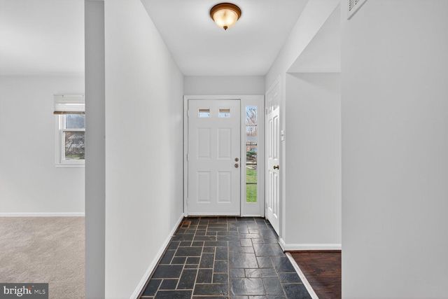 7108 LAKE COVE DR, Alexandria, VA 22315